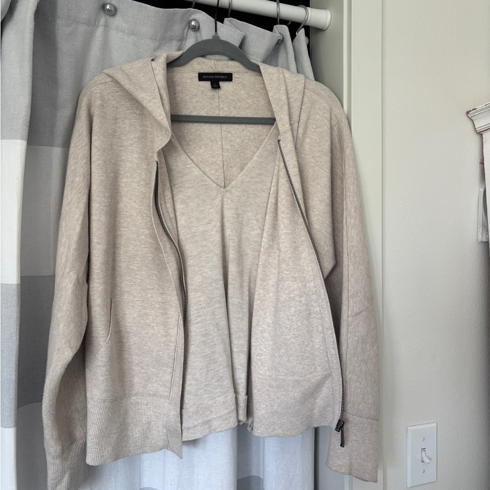 Banana Republic Cream V-Neck Sweater Set